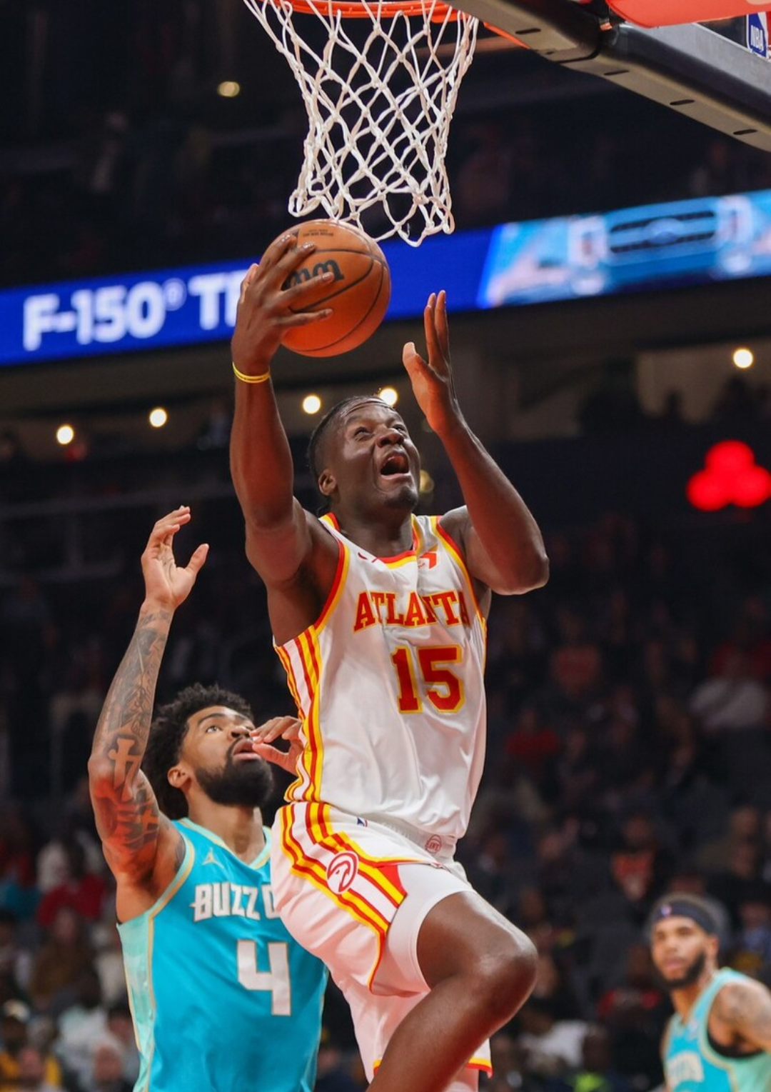 1JJ-比赛局势复杂首场状态出色，独行侠观众沸腾！，穆雷重返赛场赛场气氛高涨(张继科重返赛场)