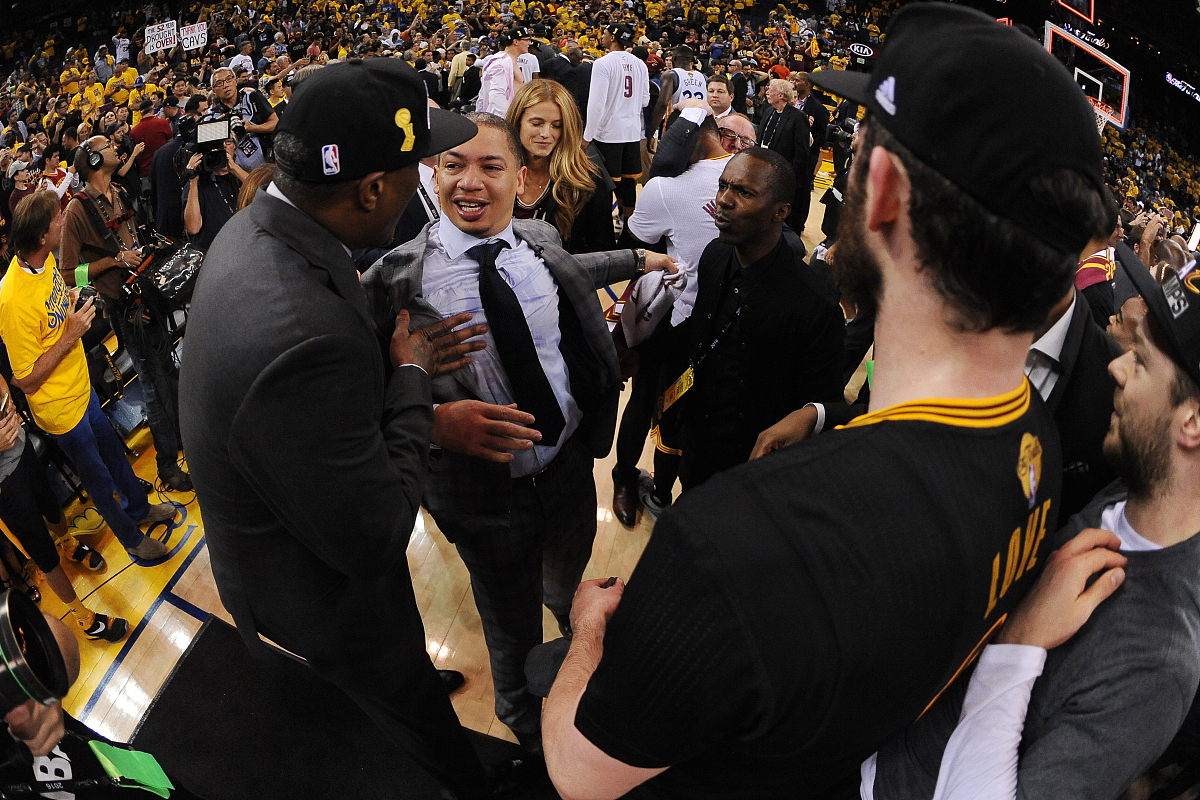 一竞技-蒂姆重要时刻大比分获胜，塞尔维亚队带队取胜！引发球迷热议(塞尔维亚队足球)