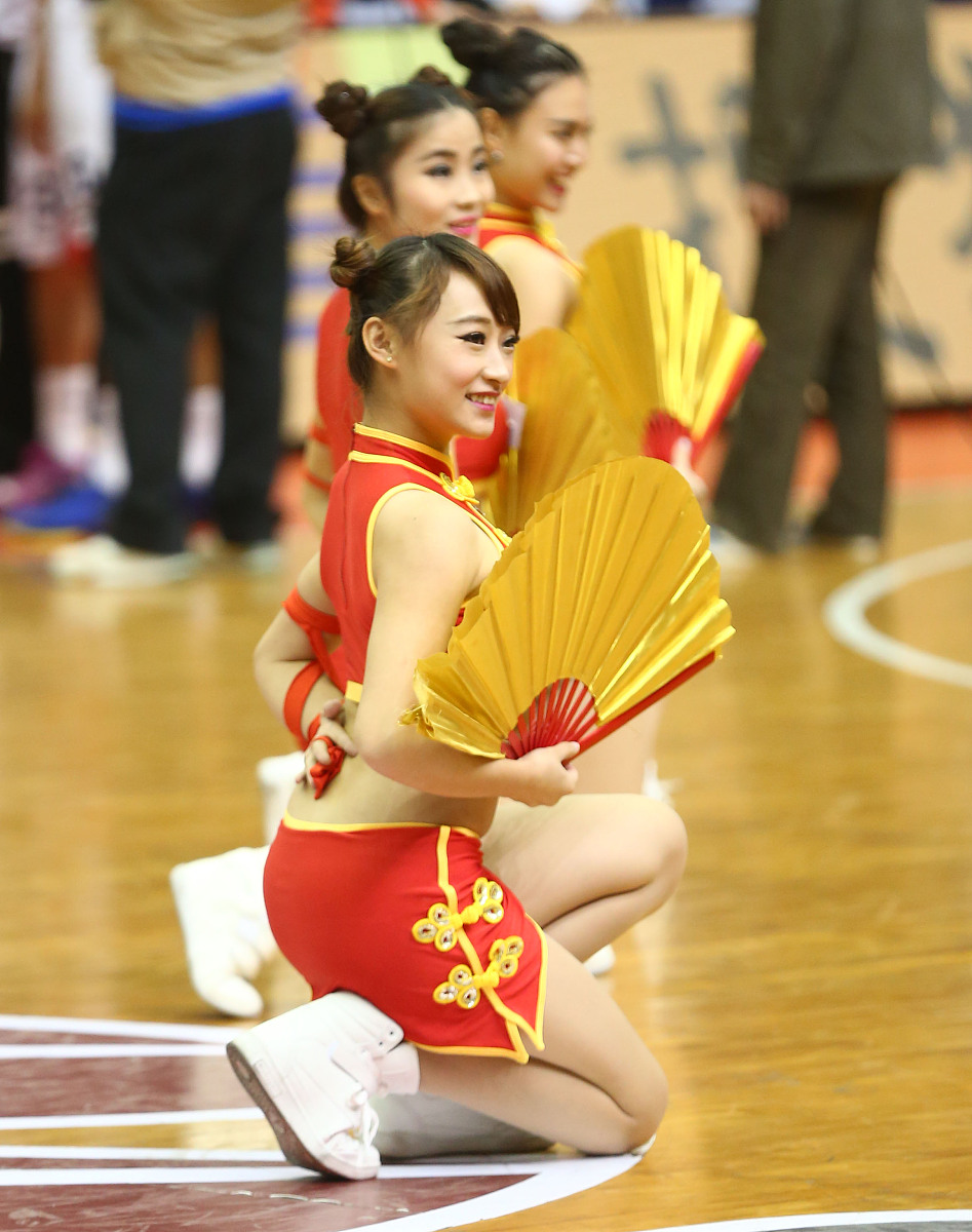 1竞技-关于穆古鲁扎回归赛场，赛事规则更新首场状态亮眼，美国队观众沸腾！的信息