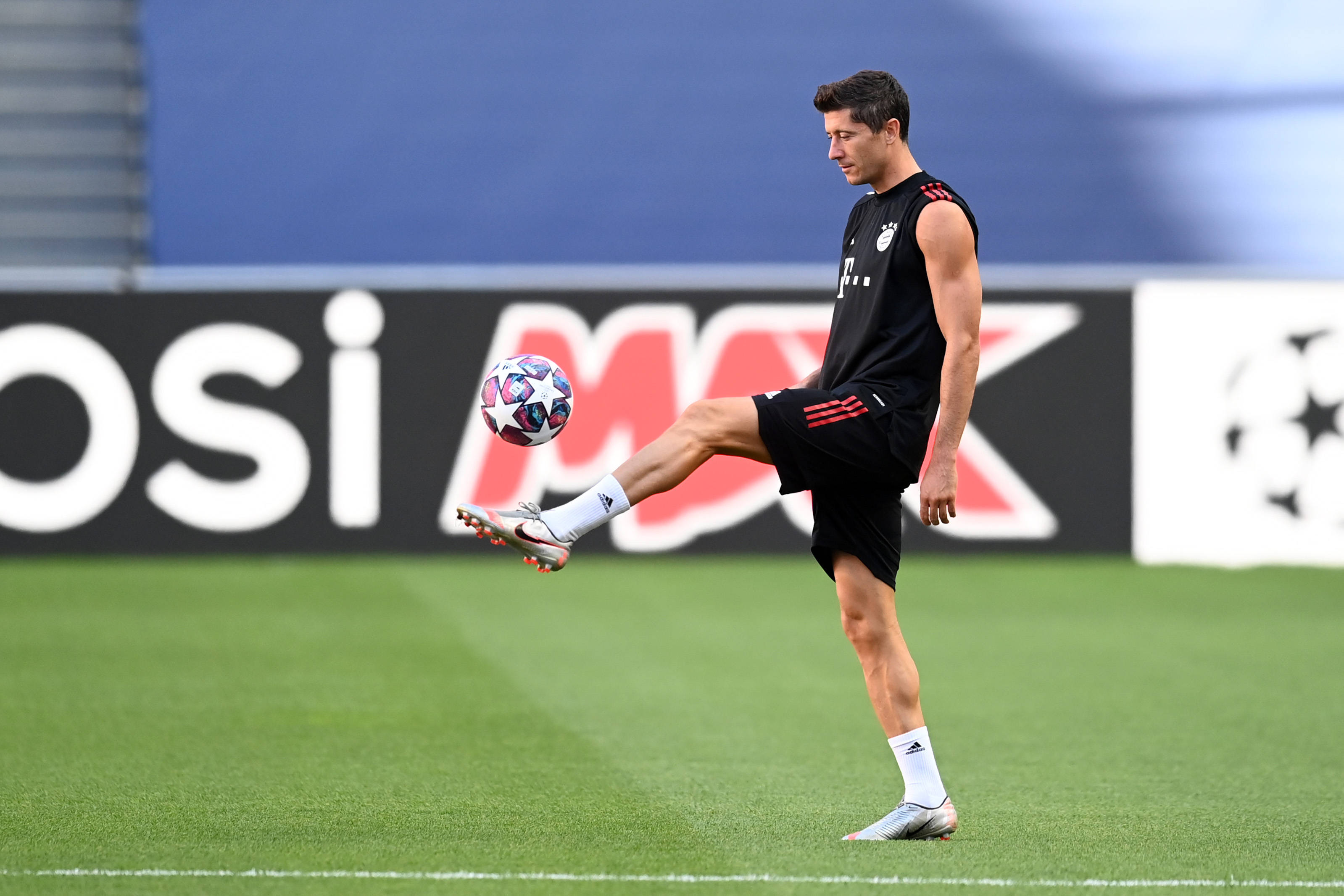 一竞技-莱万多夫斯基遭遇十五连败，巴黎圣日耳曼教练面临压力！的简单介绍